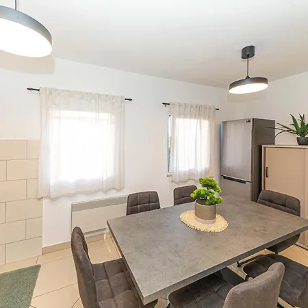 Antonio * Σίμπενικ